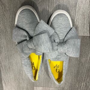 Bow slip ons